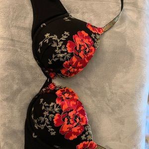 Victoria’s Secret Plunge bra 36c